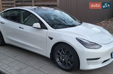 Седан Tesla Model 3 2022 в Буче