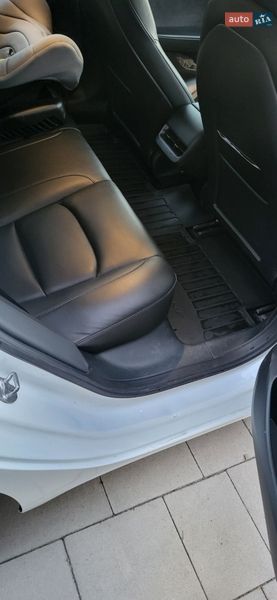 Седан Tesla Model 3 2022 в Буче
