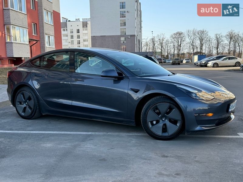 Седан Tesla Model 3 2021 в Виннице