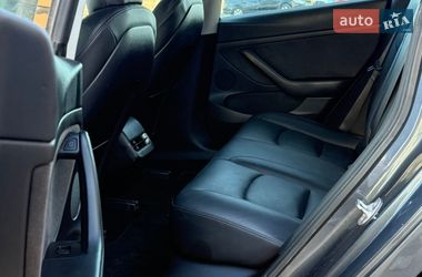 Седан Tesla Model 3 2021 в Виннице