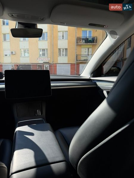 Седан Tesla Model 3 2021 в Львове
