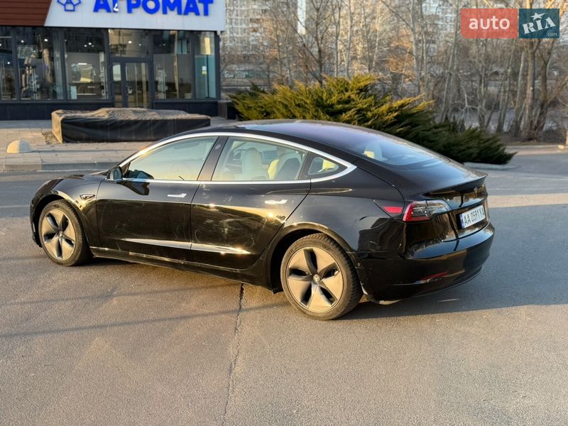 Седан Tesla Model 3 2019 в Киеве
