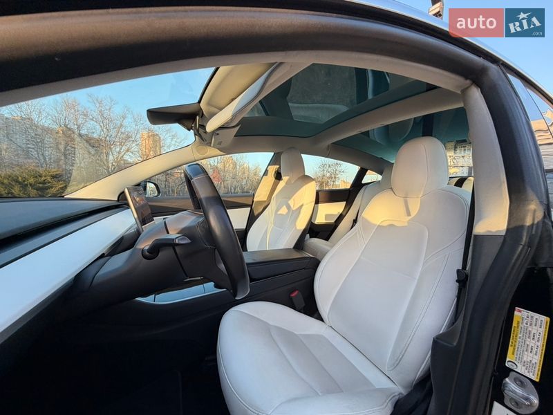 Седан Tesla Model 3 2019 в Киеве