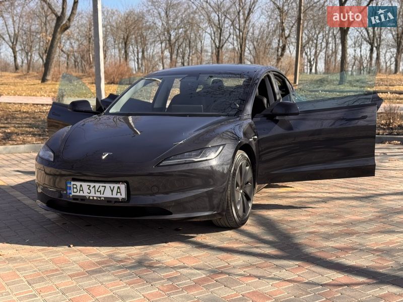 Седан Tesla Model 3 2024 в Кропивницькому