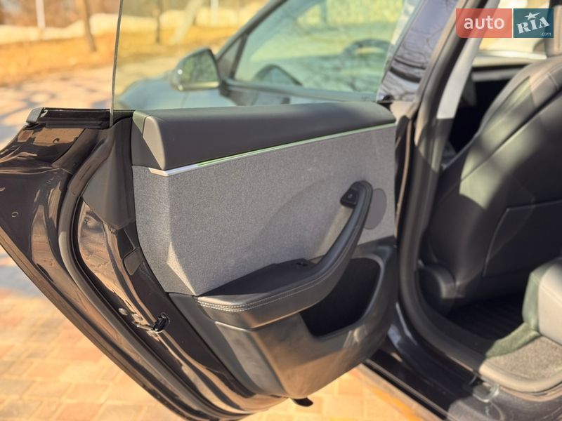 Седан Tesla Model 3 2024 в Кропивницькому