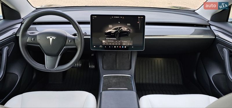 Седан Tesla Model 3 2022 в Львове