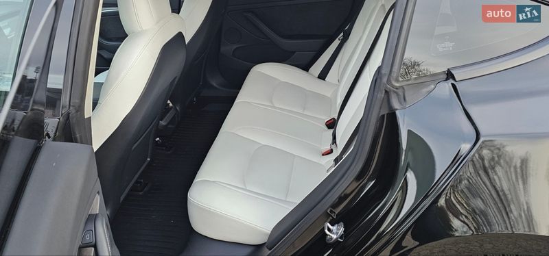 Седан Tesla Model 3 2022 в Львове
