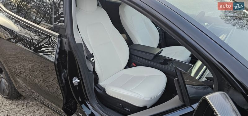 Седан Tesla Model 3 2022 в Львове