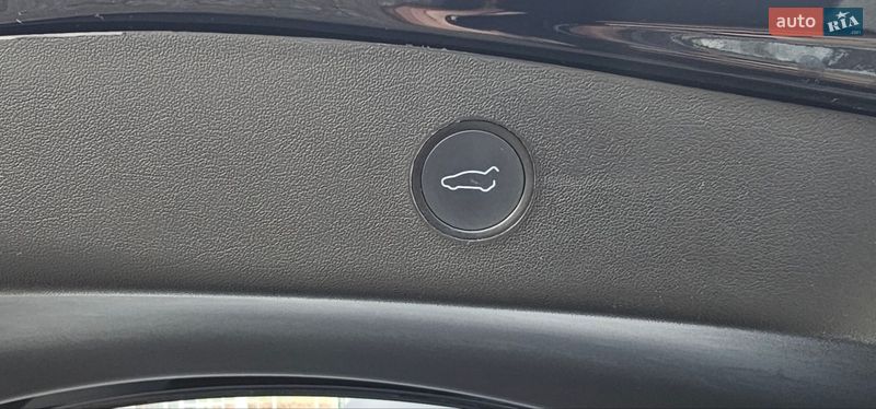 Седан Tesla Model 3 2022 в Львове