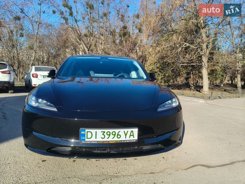 Седан Tesla Model 3 2024 в Киеве