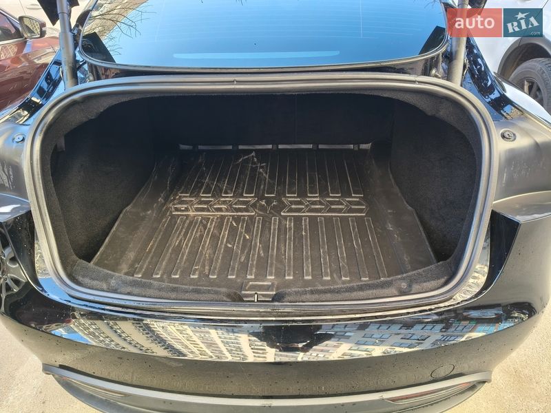 Седан Tesla Model 3 2024 в Києві