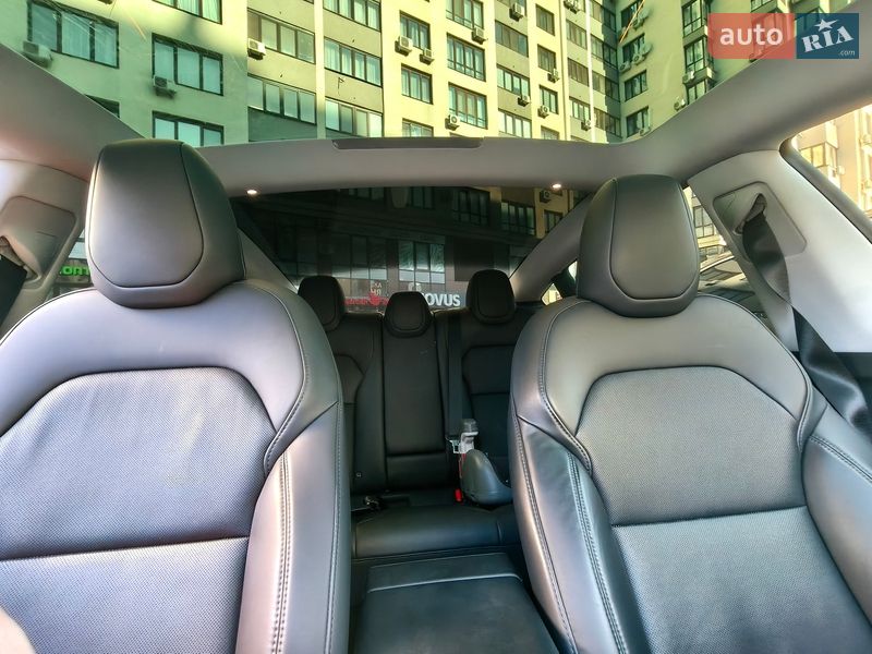 Седан Tesla Model 3 2024 в Києві
