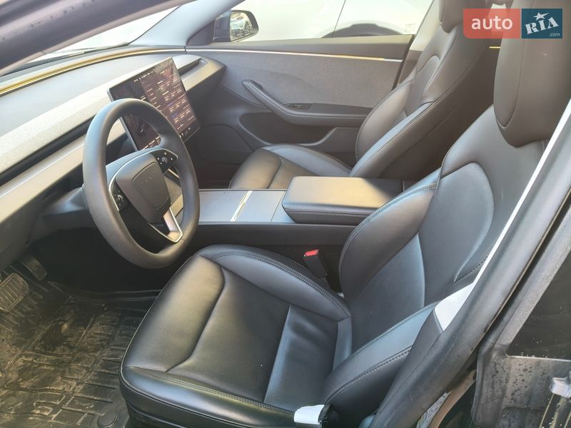 Седан Tesla Model 3 2024 в Киеве