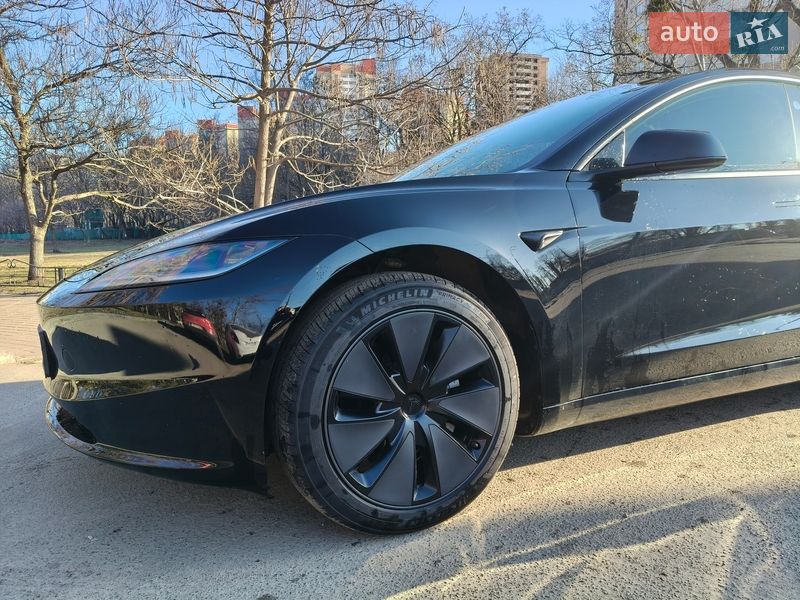 Седан Tesla Model 3 2024 в Киеве