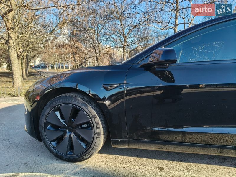 Седан Tesla Model 3 2024 в Киеве