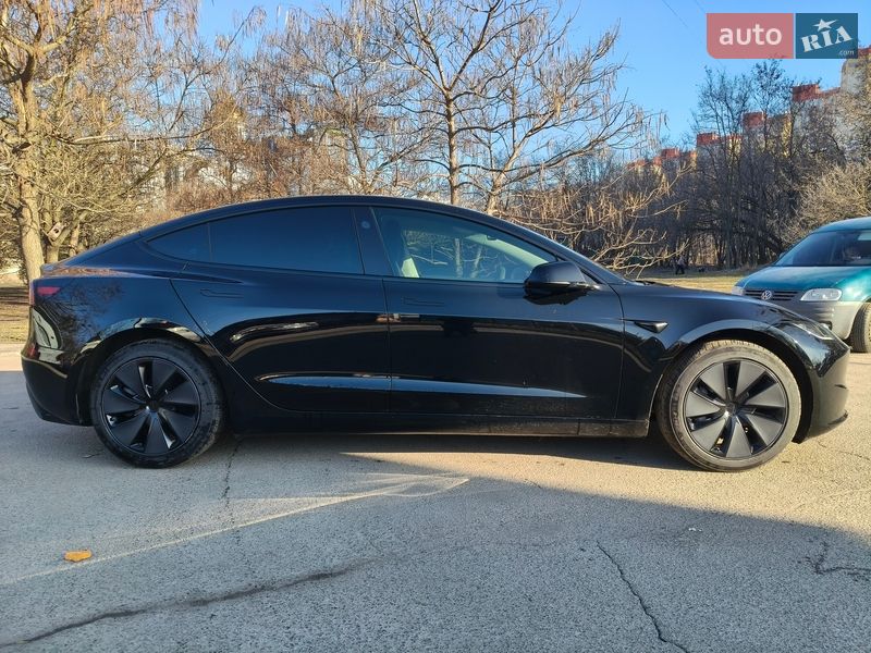 Седан Tesla Model 3 2024 в Киеве