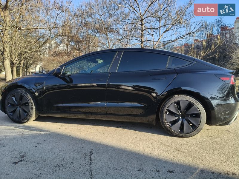 Седан Tesla Model 3 2024 в Киеве