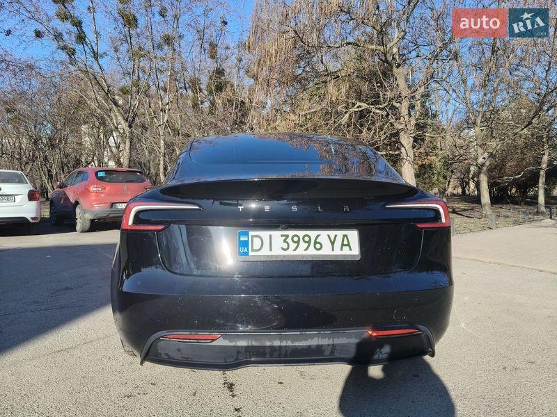 Седан Tesla Model 3 2024 в Киеве