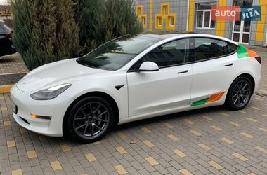Седан Tesla Model 3 2022 в Буче