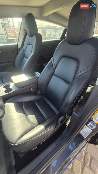 Седан Tesla Model 3 2023 в Кропивницькому