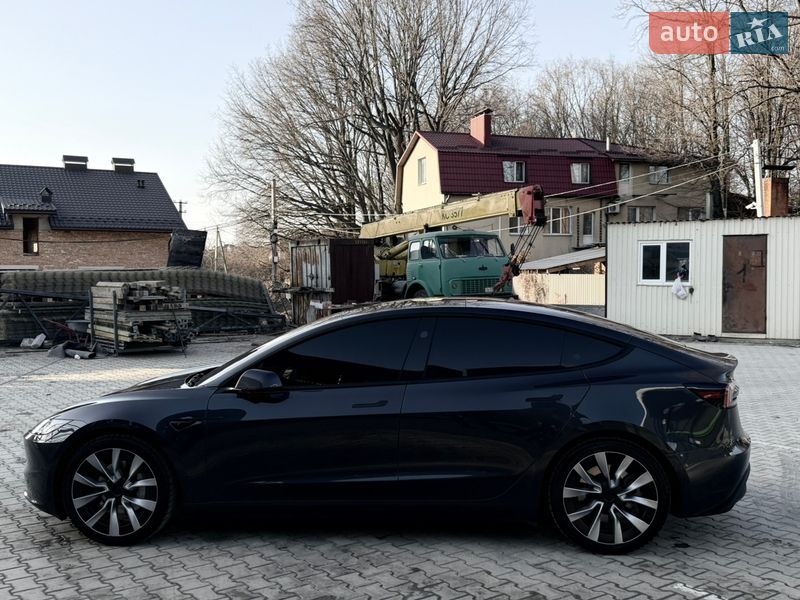 Седан Tesla Model 3 2024 в Виннице