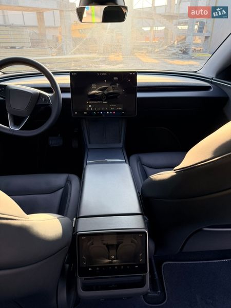 Седан Tesla Model 3 2024 в Виннице