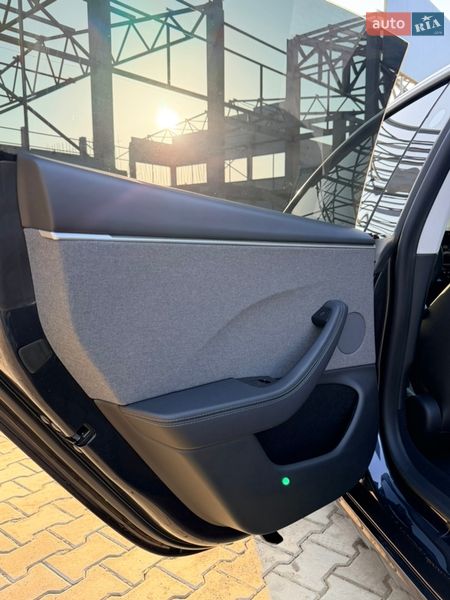 Седан Tesla Model 3 2024 в Виннице