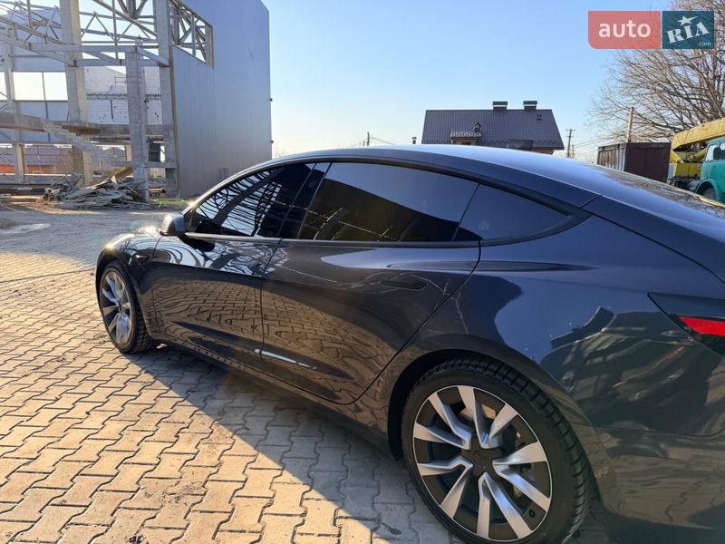 Седан Tesla Model 3 2024 в Виннице