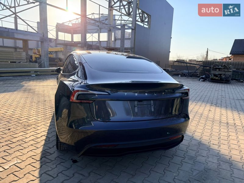 Седан Tesla Model 3 2024 в Виннице