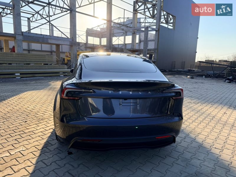 Седан Tesla Model 3 2024 в Виннице