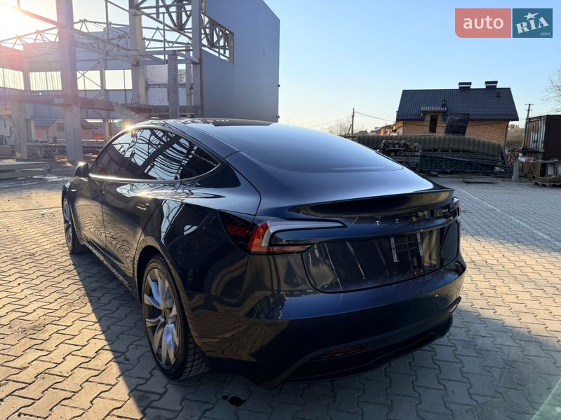 Седан Tesla Model 3 2024 в Виннице