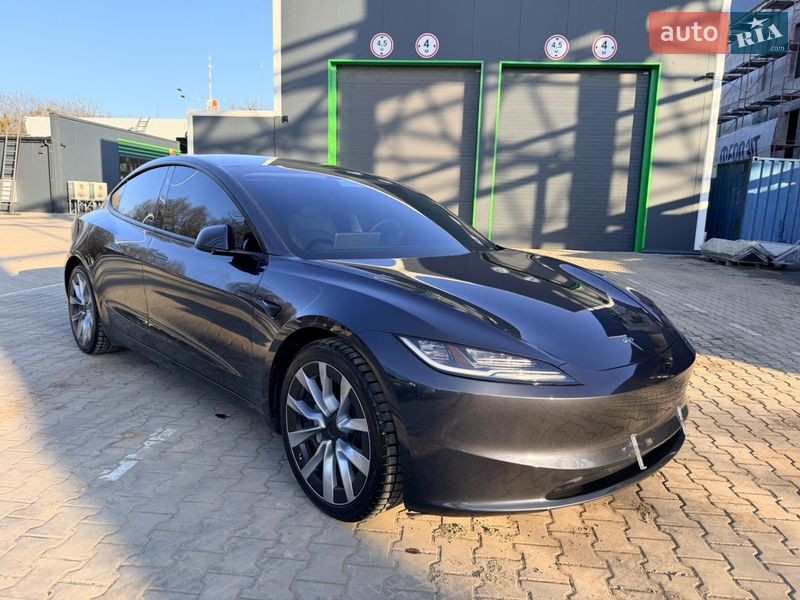 Седан Tesla Model 3 2024 в Виннице