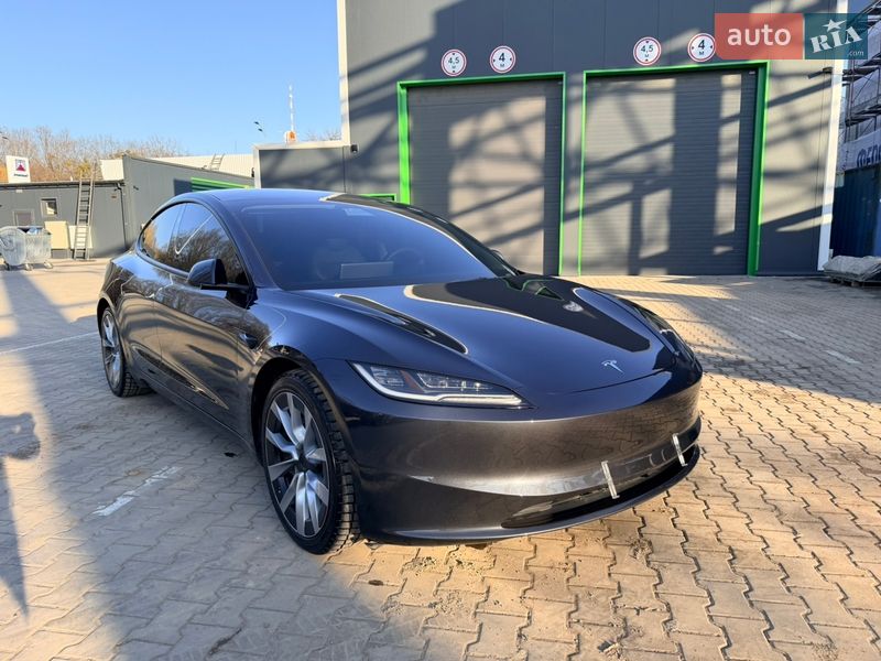 Седан Tesla Model 3 2024 в Виннице