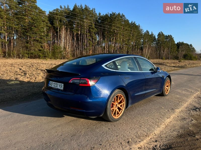 Седан Tesla Model 3 2018 в Вінниці