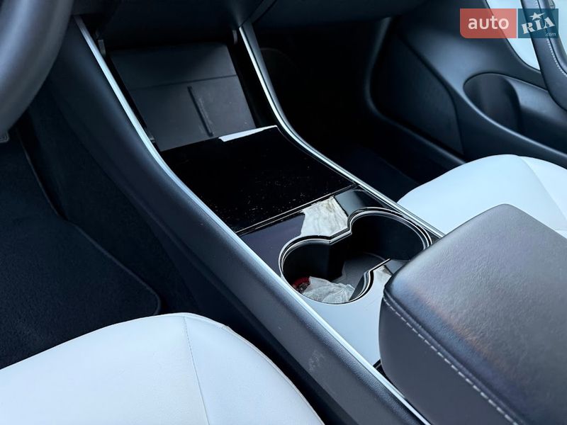 Седан Tesla Model 3 2020 в Ковелі