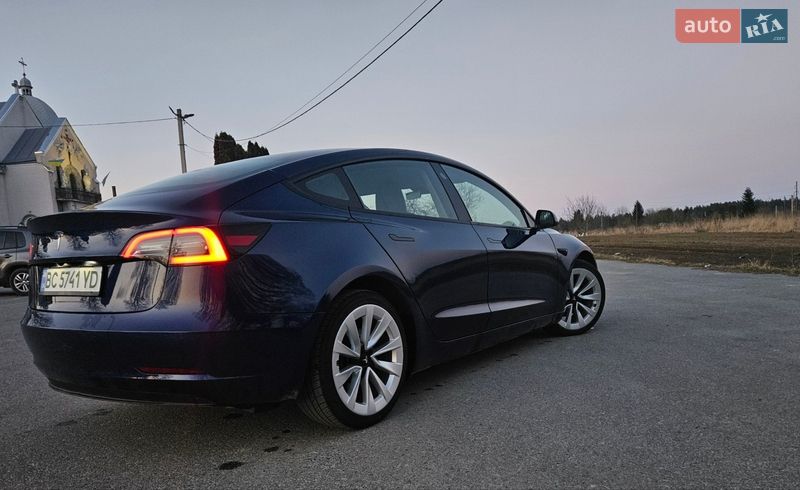Седан Tesla Model 3 2022 в Львове