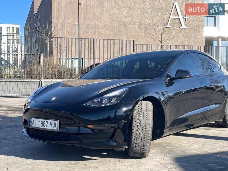 Седан Tesla Model 3 2022 в Киеве