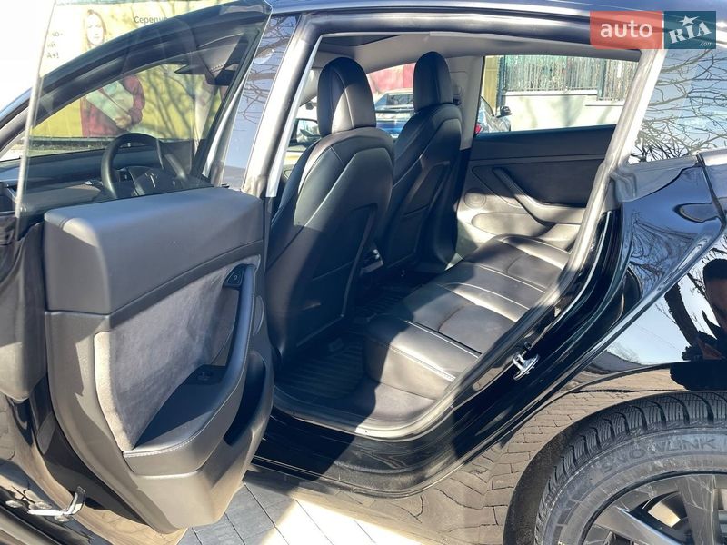 Седан Tesla Model 3 2022 в Киеве