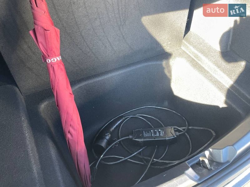 Седан Tesla Model 3 2022 в Киеве