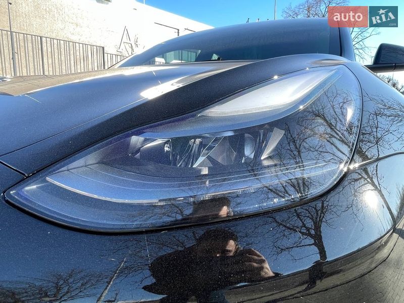 Седан Tesla Model 3 2022 в Киеве