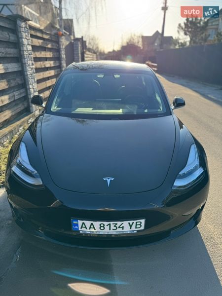 Седан Tesla Model 3 2020 в Києві