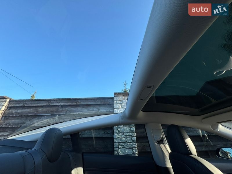 Седан Tesla Model 3 2020 в Києві