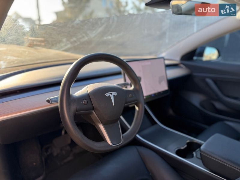 Седан Tesla Model 3 2020 в Києві