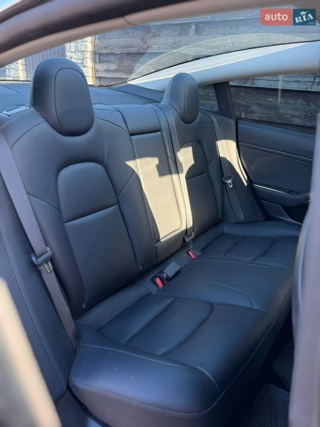 Седан Tesla Model 3 2020 в Києві