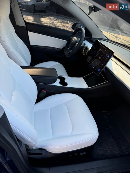 Седан Tesla Model 3 2019 в Буче