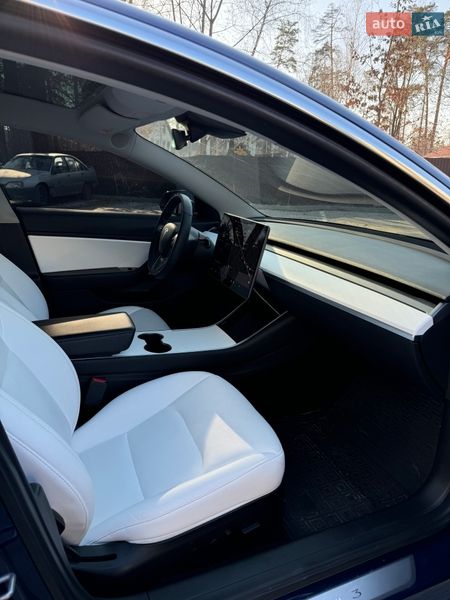 Седан Tesla Model 3 2019 в Буче