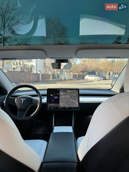 Седан Tesla Model 3 2019 в Буче
