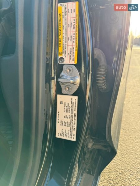 Седан Tesla Model 3 2020 в Києві