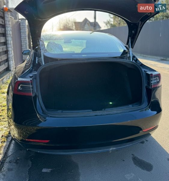 Седан Tesla Model 3 2020 в Києві