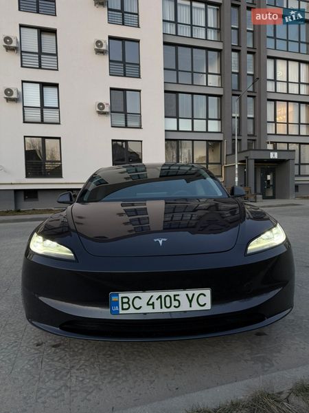 Седан Tesla Model 3 2025 в Ивано-Франково